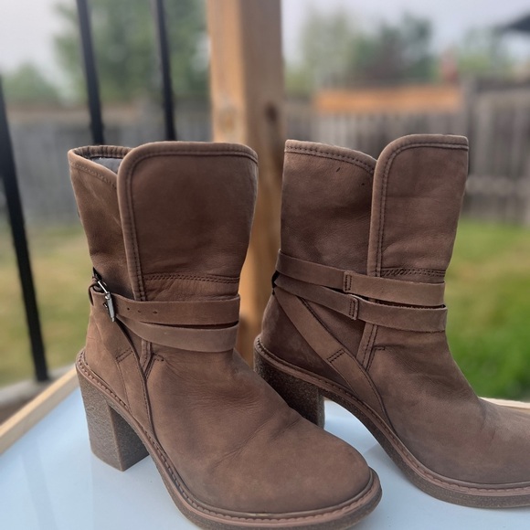 Elegant Tan Heeled Boots EU38 like New - Picture 1 of 10